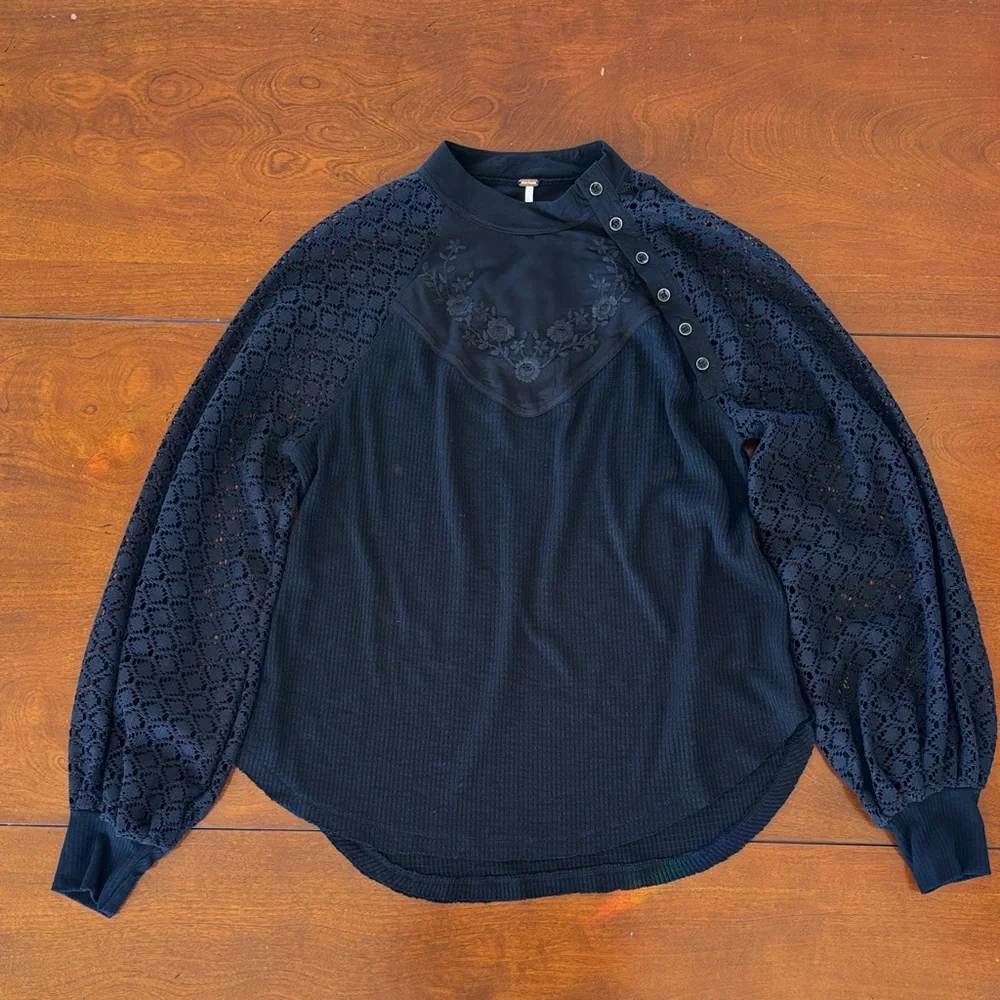 Free People Black Sweetest Thing Lace Sleeve Blouse. S. NWT